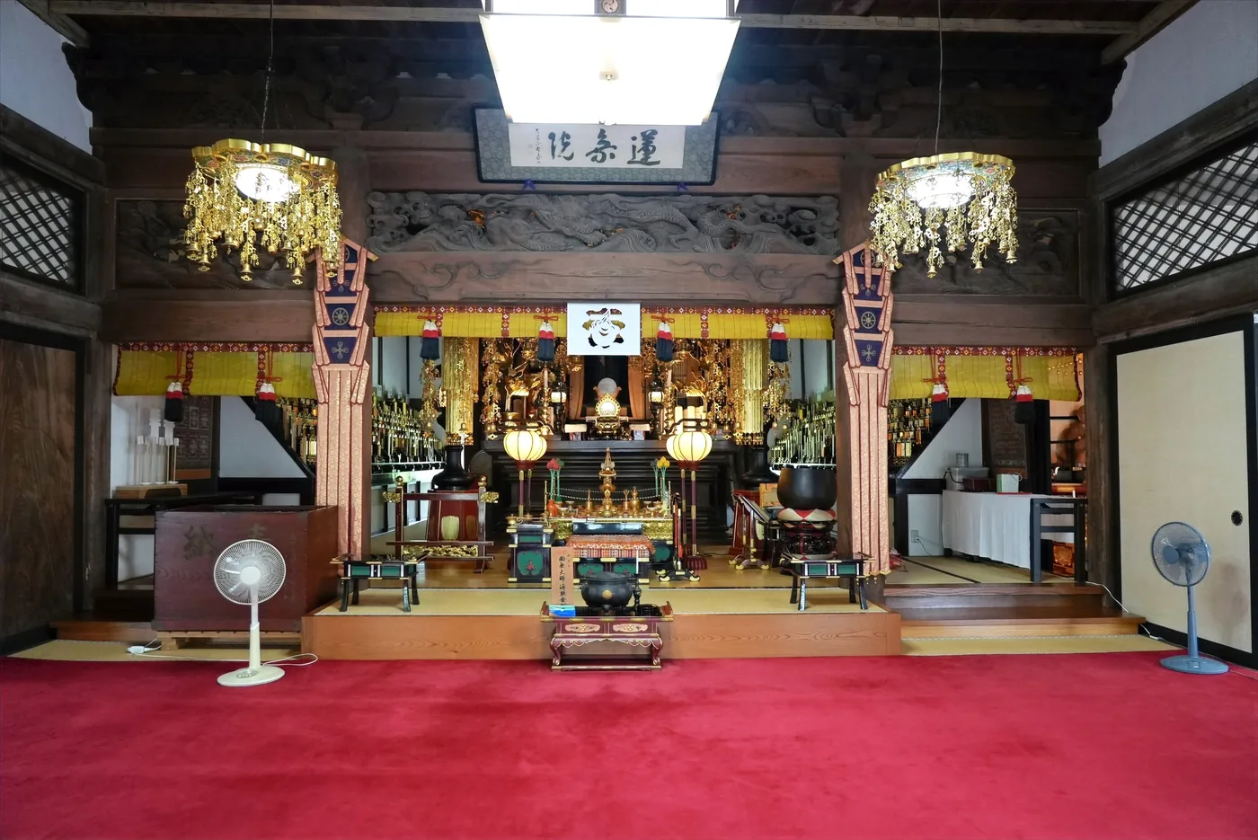 お寺の本堂